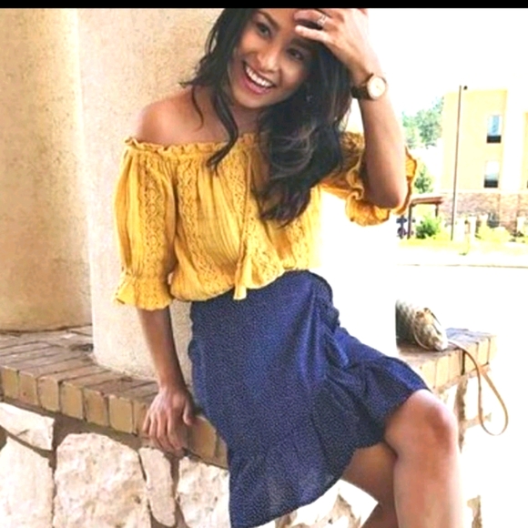American Eagle Outfitters Tops - AE off the shoulder crop top crochet tassels boho
